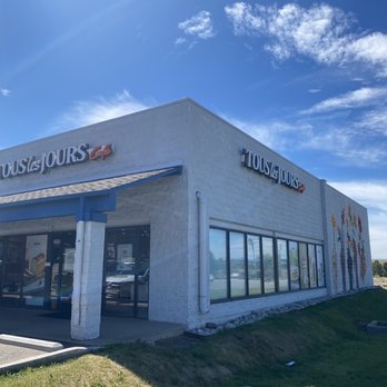 Tous Les Jours - Typical strip mall location - Bakeries Near Me - Aurora, Colorado