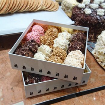 Aux Merveilleux de Fred - Cake boxes - Patisserie/Cake Shop Near Me - Brussels, BRU Aux Merveilleux de Fred - Cake boxes - Patisserie/Cake Shop Near Me - Brussels, BRU