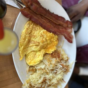 Stacked - Eggs, hashbrowns and bacon - Breakfast & Brunch Near Me - Oak Lawn, Illinois