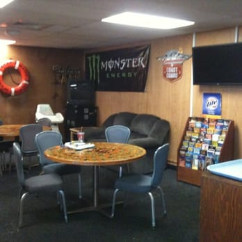 Club 14 - Lounge - Breakfast & Brunch Near Me - Honolulu, Hawaii