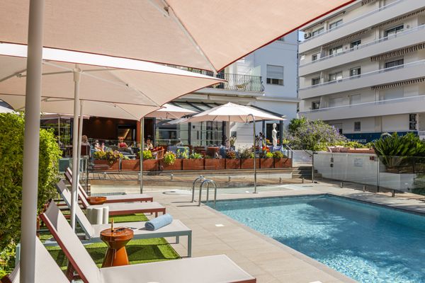 Hotel Canberra (le) by null