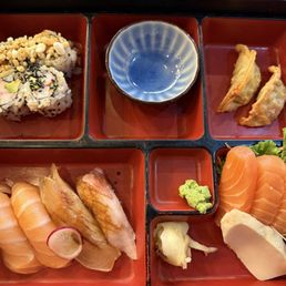 Lunch special - salmon sushi and sashimi, veggie Gzoya