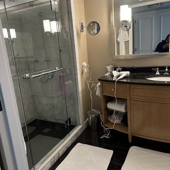 Four Seasons Hotel Boston - View of roomy bathroom - Hotels Near Me - Boston, Massachusetts Four Seasons Hotel Boston - View of roomy bathroom - Hotels Near Me - Boston, Massachusetts