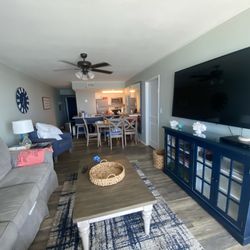 Brett/Robinson - Condo on 8th floor