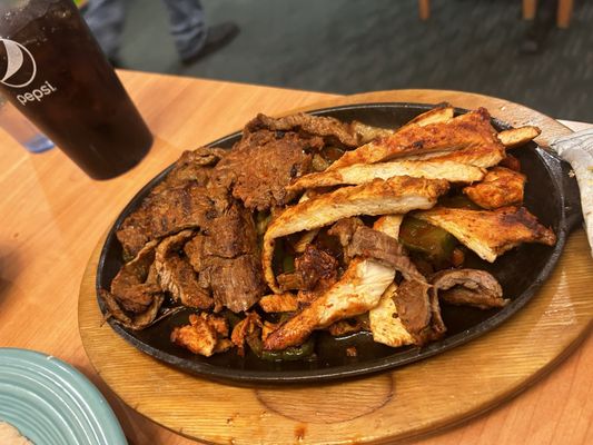 Tres Amigos (Lincolnway) by null