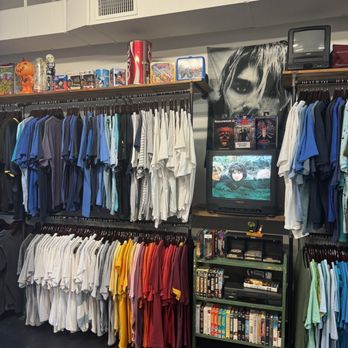 Cut & Run Vintage - Tees and VHS - Used, Vintage & Consignment Near Me - Richmond, Virginia Cut & Run Vintage - Tees and VHS - Used, Vintage & Consignment Near Me - Richmond, Virginia