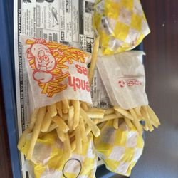 Pete's Grill - Cheeseburger with fries