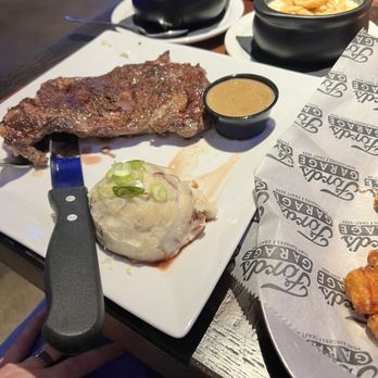 Ford's Garage Orlando International Outlets - Tri tip steak with mashed potatoes and gravy, and jalapeno creamed corn - Burgers Near Me - Orlando, Florida Ford's Garage Orlando International Outlets - Tri tip steak with mashed potatoes and gravy, and jalapeno creamed corn - Burgers Near Me - Orlando, Florida