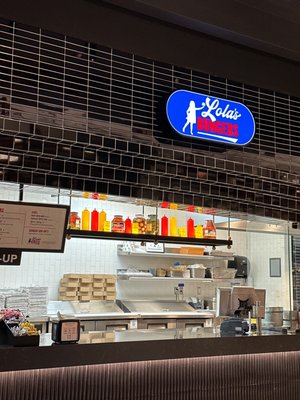 Lola's Burgers by null