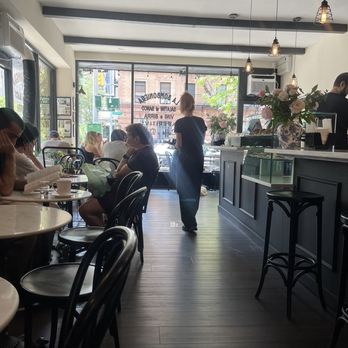 La Bomboniera - Ample indoor seating - Cafes Near Me - New York, New York La Bomboniera - Ample indoor seating - Cafes Near Me - New York, New York