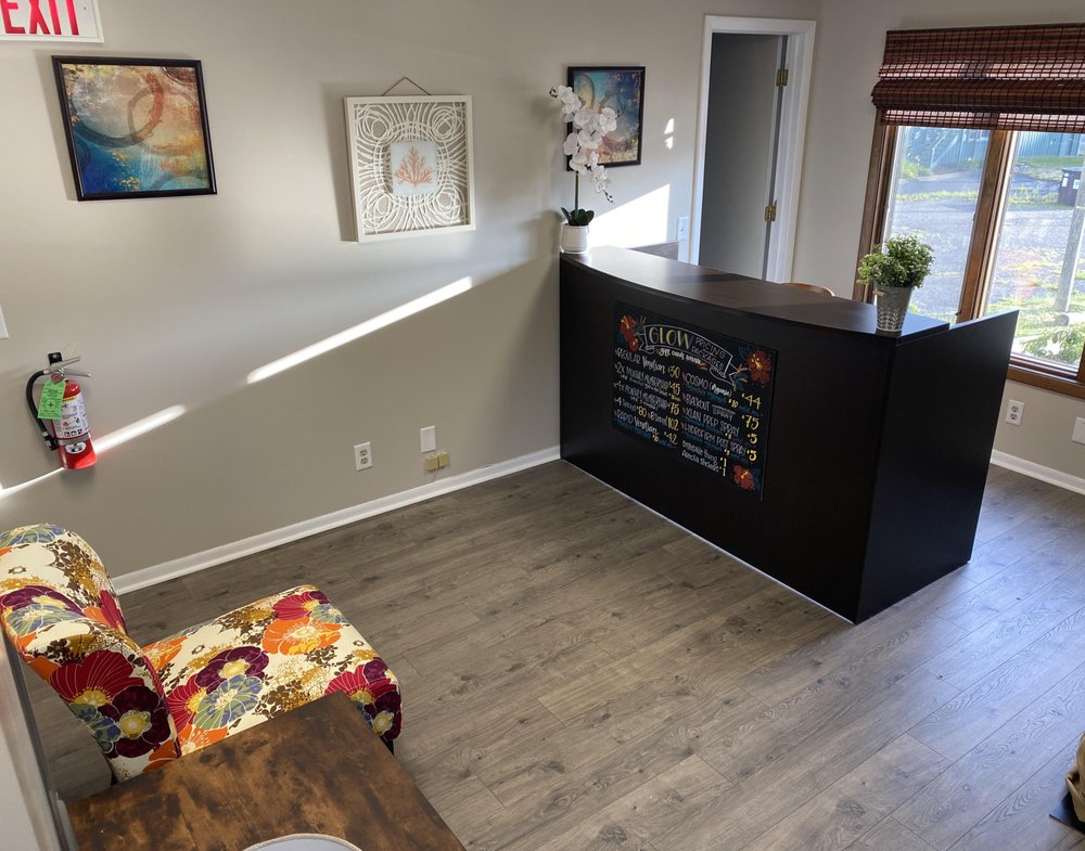 GLOW SPRAY TANS Updated October 2024 811 1/2 N Main St, North