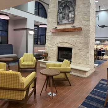 Hampton Inn & Suites Del Rio - Seating and breakfast area - Hotels Near Me - Del Rio, Texas Hampton Inn & Suites Del Rio - Seating and breakfast area - Hotels Near Me - Del Rio, Texas