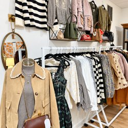 Decorate - Explore women's boutique fashion at Decorate featuring stylish jackets, dresses, tops, handbags, jewelry, and seasonal layers...