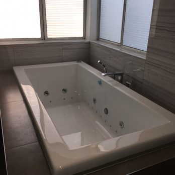 Everlast Home Builders - Jacuzzi tub. - General Contractors Near Me - Studio City, California