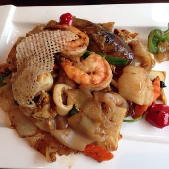Enthaice Thai Kitchen - Pad khee Mao with sea food - Thai Near Me - Astoria, New York Enthaice Thai Kitchen - Pad khee Mao with sea food - Thai Near Me - Astoria, New York