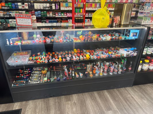Cali Smokes and Vapes, 6722 White Oak Ave, Van Nuys, CA 91406, US