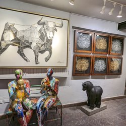 Hotel Casa 1810 - The art gallery you pass thru