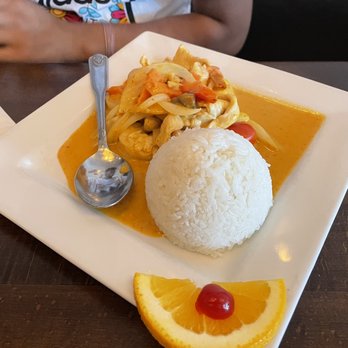 Rice Paper - Mango chicken curry - Thai Near Me - Akron, Ohio Rice Paper - Mango chicken curry - Thai Near Me - Akron, Ohio
