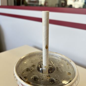 In-N-Out Burger - 1st time I had a paper straw. If you're nice to me I may give you one. - Fast Food Near Me - San Francisco, California