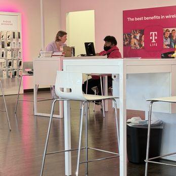 T-Mobile - I guess the "manager" assisted someone who randomly walked in instead taking the next person who's been checked in and waiting. - Mobile Phones Near Me - Tracy, California T-Mobile - I guess the "manager" assisted someone who randomly walked in instead taking the next person who's been checked in and waiting. - Mobile Phones Near Me - Tracy, California