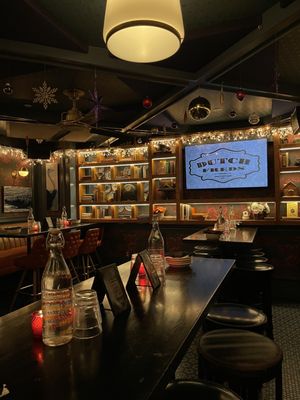Dutch Fred's by null