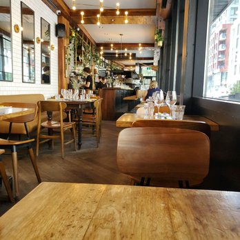 N° 900 - Decor - Pizza Near Me - Montreal, Quebec N° 900 - Decor - Pizza Near Me - Montreal, Quebec