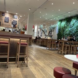 Vapiano - Inside seating area and bar
