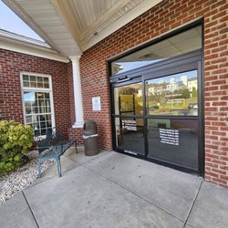 Carilion Clinic Family Medicine - Colonial - The glass door with the entrance to the clinic.