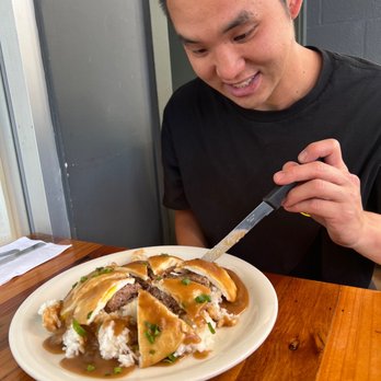 Moke’s Bread And Breakfast - Loco Moco brunch on this beautiful Thursday morning! - Breakfast & Brunch Near Me - Honolulu, Hawaii Moke’s Bread And Breakfast - Loco Moco brunch on this beautiful Thursday morning! - Breakfast & Brunch Near Me - Honolulu, Hawaii