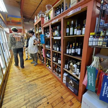 Saxapahaw General Store - people shopping in a store - Breakfast & Brunch Near Me - Saxapahaw, North Carolina Saxapahaw General Store - people shopping in a store - Breakfast & Brunch Near Me - Saxapahaw, North Carolina