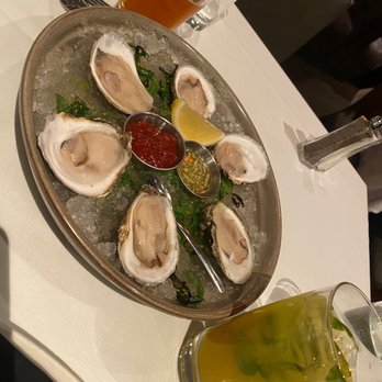 Cutters Crabhouse - Oysters - Seafood Near Me - Seattle, Washington
