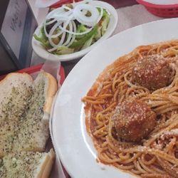 Fabrizio Pizza - Spheghetti and meatballs come with garlic bread and a salad.