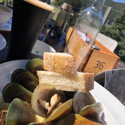 Captains Daughter - One dozen mussels in white wine! Excelante!!!