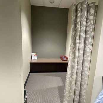 Solis Mammography - Dressing Room - Diagnostic Imaging Near Me - Chandler, Arizona