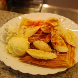 Eiscafe Milano - Frische Waffeln...