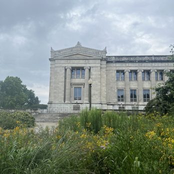 Field Museum - External back garden - Museums Near Me - Chicago, Illinois Field Museum - External back garden - Museums Near Me - Chicago, Illinois