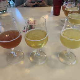 Half Pours (They don't do flights but you can defacto make one with half pours) Half Pours (They don't do flights but you can defacto make one with half pours)