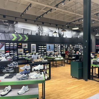 DICK'S Sporting Goods - Sports Wear Near Me - Tigard, Oregon