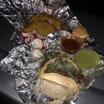 Tacos 210 - 2 quesatacos de asada (back) 2 tacos de cabeza (front) - Food Trucks Near Me - Altadena, California Tacos 210 - 2 quesatacos de asada (back) 2 tacos de cabeza (front) - Food Trucks Near Me - Altadena, California