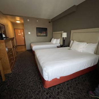 Drury Inn & Suites Amarillo - Comfy room with comfy beds! - Hotels Near Me - Amarillo, Texas