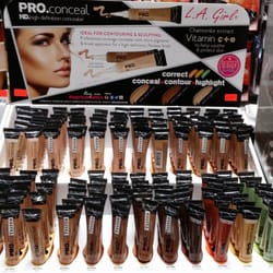UNI Beauty Supply - PRO.conceal
HD.High-Definition Concealer
Ideal for Contouring & Sculpting