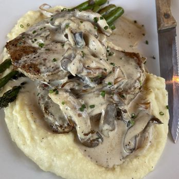 Trellis - Pork chops - Wine Bars Near Me - Dundee, Oregon