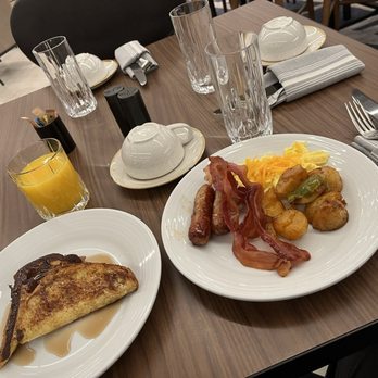 Marriott Springfield Downtown - Breakfast buffet - Hotels Near Me - Springfield, Massachusetts