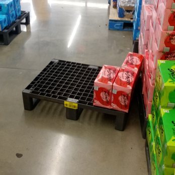 Lidl - The large carts can't pass an aisle when it is blocked. - Grocery Near Me - College Park, Maryland