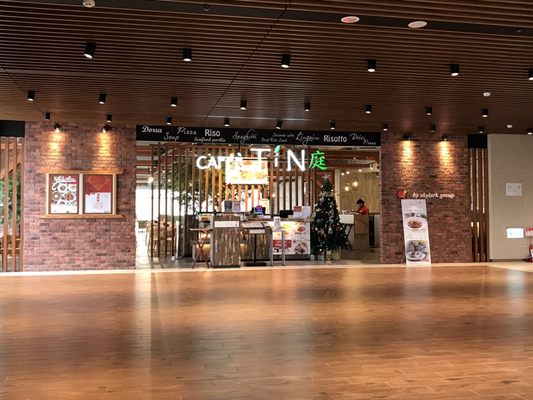 Gloria Outlets by null