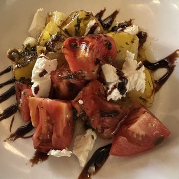 Willi's Seafood & Raw Bar - Heirloom tomatoes - Seafood Near Me - Healdsburg, California