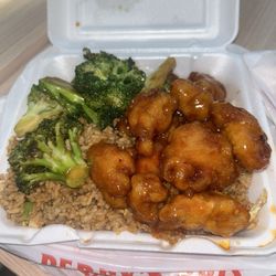 Perry's Bbq - Honey chicken w/ fried rice and steamed broccoli
