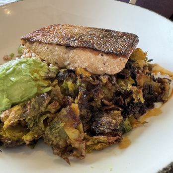 Dig Inn - Spiced Farro Spicy Lime Leaf Salmon Golden Brussels, avocado - New American Near Me - Stamford, Connecticut