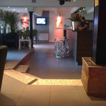 Café Charles - Cocktail Bars Near Me - Dole, 39