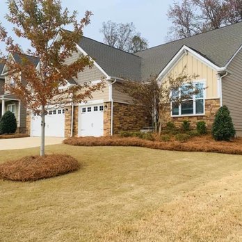 Alvarez Landscape Service - Pine needles installation - Landscaping Near Me Alvarez Landscape Service - Pine needles installation - Landscaping Near Me
